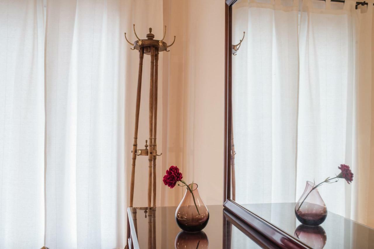Retro At Trendy Exarcheia Apartment Athens